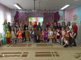 Праздник для мам Праздник для мам.